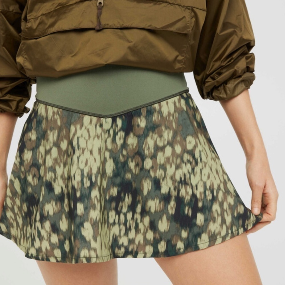 NWT Offline by Aerie Nylon Printed V-Waist Sport Skort Green